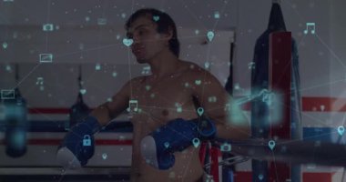 Erkek boksör halatlara yaslanıyor nefes alıyor, fitness eğitiminde yüzen dijital ikonlar üretiyor. Sporcu, güç, dayanıklılık, dijital, uygunluk, azim, kararlılık