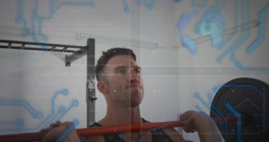 Red Halter 'ı çenesinin altından kavrayan ve özel jimnastik salonunda tepeden atan bir adam. Güç, egzersiz, eğitim, sağlık, motivasyon, dayanıklılık.