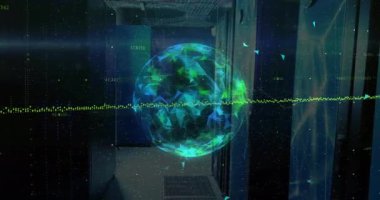 Sunucu rafları parlayan küre ışıltısı ve dalga boyu kaymalarla aydınlanıyor. Gelecekçi, teknoloji, dijital, ağ, siber, yenilik, modern