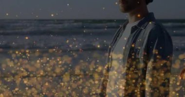 Gün batımında kadın ellerini erkeğin omuzlarına koyuyor altın parçacıklarla meditasyona başlıyor. Romantik, dinginlik, sükunet, alacakaranlık, farkındalık, bağlantı, doğa