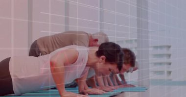 Animasyon ölçümlerini takip ederken spor salonuna girip şınav çeken altı kişilik bir grup. Zindelik, güç, kararlılık, takım çalışması, sağlık, motivasyon, eğitim