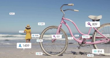 Zaman çizelgesi, pazarlama ölçümlerini gösteren bisikletle bir kadını çevreleyen ikonalar oluşturuyor. Sahil, eğlence, coşku, yalnızlık, açık hava, dijital, analitik