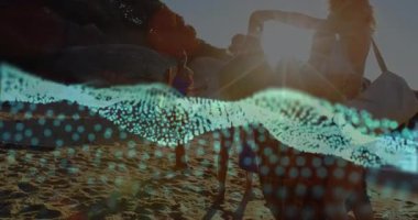 Teknoloji dalga formu kumları süpürüyor. Battaniye paylaşan dostları ortaya çıkarıyor. Şişeleri paylaşıyor. Sahil, gün batımı, eğlence, arkadaşlık, rıhtım, açık hava, manzara