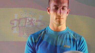 Spor pazarında İspanyol bayrağı yansımasını gösteren zıplayan erkek sporcu topu gülümsüyor. Sporcu, performans, odaklanma, kararlılık, ilham, dijital sanat, minimalizm