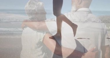 Pazarlama videosu, yürüyen bacakların nesiller boyu kumsal köprüsü kurarak birbirine sarılarak çiftlere dönüştüğünü gösteriyor. Romantizm, bağlantı, sükunet, ebediyet, arkadaşlık, boş zaman, manzara