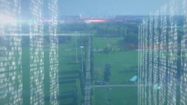 Parkta görünen ikili kod sütunları fütüristik etki için yanıp sönen çerçeve yolu. Teknoloji, dijital, fütüristik, veri, siber alan, yenilik, modern