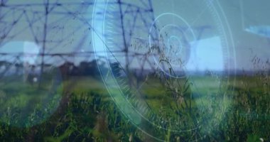 Soluk dijital arayüz, dönen HUD grafikleri, tarama kulesi, çayır ve sütunları tetikliyor. Teknoloji, yenilik, enerji, altyapı, dijital, fütürizm, manzara