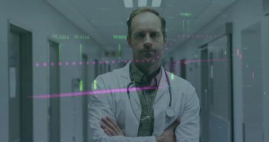 Steteskop koridoru olan erkek doktor sağlık verileri için üç boyutlu çubuklara çarpıyor. Tıbbi, analitik, geleceksel, teknolojik, klinik, yenilik, görselleştirme