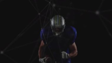 Futbolcu adımını atıyor, neon şebeke atımını başlatıyor, koşuyor ve dijital füzyon gösteriyor. Sporcu, teknoloji, fütüristik, performans, hareket, yenilik, spor