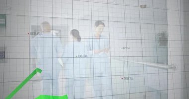 Hastane personeli tableti açıyor, ölçümleri analiz ediyor ve meslektaşı olarak yeşil grafikler gösteriyor. Tıbbi, teknoloji, sağlık, profesyonel, veri, analiz, yenilik