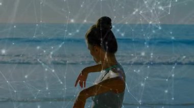 Kadın kıyıdan başlayıp kollarını uzatarak Tshape 'e doğru uzatıyordu. Spor, sağlık, zindelik, eğitim, teknoloji, açık hava, dinamik