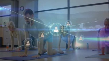 Spor salonunda masa başı pozu veren yoga sınıfı, ağ grafikleri üreten kullanıcı simgeleri üretiyor. Sağlık, meditasyon, bağlantı, topluluk, farkındalık, teknoloji, işbirliği