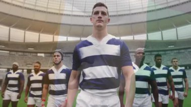 Kamera yukarı doğru kayıyor. Kaptan ragbi takımının şeffaf çatı altında sahada olduğunu gösteriyor. Atletik, takım çalışması, rekabet, stadyum, birlik, spor, dinamik