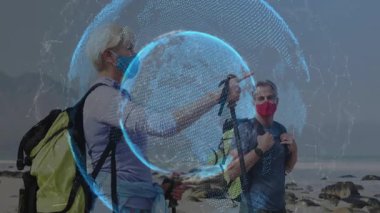 şeffaf teknoloji küresi deniz planlama rotasını gösteren sürükleyici direklere rehberlik ediyor. Macera, keşif, navigasyon, açık hava, manzara, takım çalışması, teknoloji