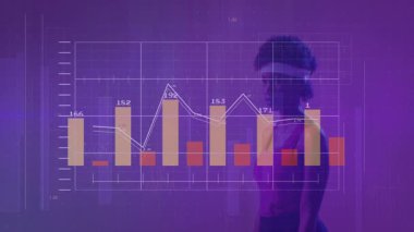 Forehand salıncağını çalıştıran sporcu animasyon çizelgeleri fitness teknolojisinde en yüksek güç ölçüsüne ulaşır. Spor giysileri, performans, motivasyon, fitness, modern, görselleştirme, çeviklik