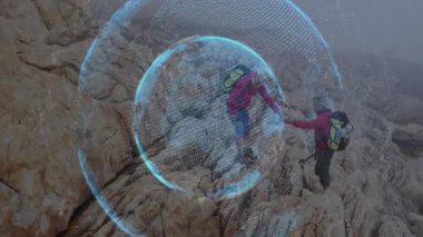 Uçuruma tırmanan ve kaya sırtında yürüyüş yapan bir kadın. Yükselişe yol gösteren bir teknoloji küresi. Macera, keşif, takım çalışması, teknoloji, yenilik, sertlik, dayanıklılık