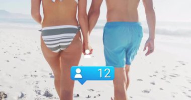 Sahil şeridinde el ele tutuşan çift, sosyal medya takipçisi baloncuklarının sayısının arttığını gösteriyor. Romantizm, eğlence, yaşam tarzı, tatil, açık hava, mutluluk, modern