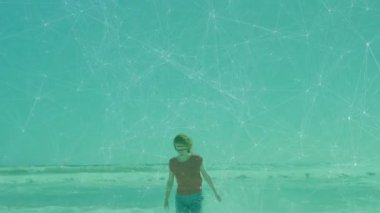 Yürüyen kıyı şeridi hareketli dalgalar başlatırken seyahat yaşam tarzı içeriğini gözler önüne seriyor. Plaj, manzara, macera, eğlence, huzur, açık hava, canlı