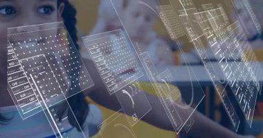 Sınıfta gülümseyen ve uzanan öğrenci kalem alırken çizelge ve göstergeler üretiyor. Gelecekçi, eğitici, enerjik, teknoloji, takım çalışması, yenilik, öğrenme