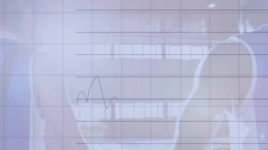 Mavi formalı oyuncular spor analitiği için grafikler kaybolduktan sonra sepetlere doğru koşuyor. Sporcular, takım çalışması, performans, fitness, rekabet, strateji, momentum