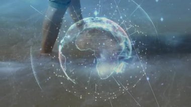 Dijital küre, insan sörf yaparken merkezde parlayan ve dönen düğümlerle örtüşüyor. Teknoloji, yenilik, bağlantı, sürdürülebilirlik, navigasyon, gelecekçilik, doğa