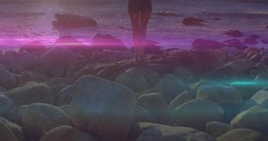 Merceklerin ışıldaması, yıldız atlayışı yapan ve yaşam tarzını değiştiren bir kadın. Manzara, siluet, cazibe, macera, serüven, sükunet, hareket