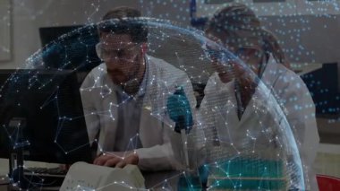 İki araştırmacı veri daktilo ediyor ve sıvıları pipetlerken dünya sürücü laboratuarı araştırma sürecini örtüyor. Bilim, yenilik, analitik, kesinlik, işbirliği, teknoloji, deney