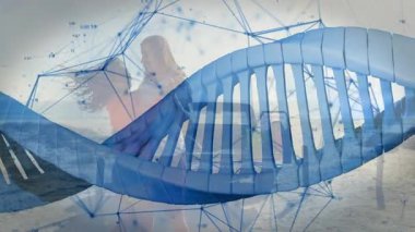 Dönen biyoteknoloji sarmalında ağ düğümleri titreşiyor ve çift içeri girip kucaklaşırken sahili açığa çıkarıyor. Moleküler yapı, bağlantı, bilimsel görselleştirme, plaj sahnesi, romantizm, açık hava, dinginlik