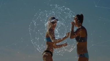 İki arkadaş el ele tutuşuyor ve spor yapmak için dönüyor. Sahilde kürenin altına adım atmadan önce ayrılıyorlar. Atletik, kutlama, yetkilendirme, açık hava, canlı, fitness, güven