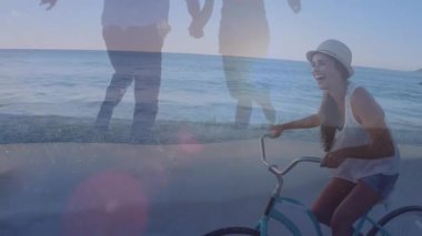 İlk pedal itme fırlatma reklamı çift koşarken bisiklet süren bir kadını gösteriyor. Macera, açık hava, eğlence, manzara, özgürlük, uyum, hareket