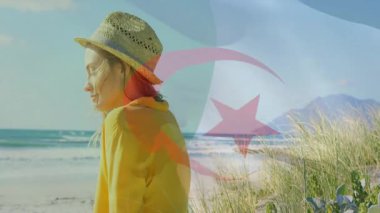 Pazarlama ekibi çimenlerin arasında kayan bakışları filme alıyor ve markalaşmak için Cezayir bayrağını sallıyor. Kıyı, dinginlik, manzara, kaygısız, doğal, canlı, sakin