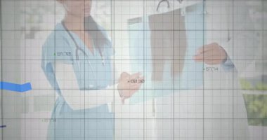 Yumruk tokuşturan hemşire ve doktor röntgen çekiyorlar ve tıbbi ölçümleri analiz ediyorlar. İşbirliği, sağlık, teşhis, profesyonellik, yenilik, tıbbi, soruşturma