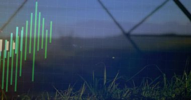 Açık ızgara örtüsü açılarak başlangıç veri çubukları sol gruplandırılıyor, veri eğilimlerini göstermek için yükseliyor ve alçalıyor. Gelecekçi, teknoloji, analitik, görselleştirme, açık hava, canlı, dijital