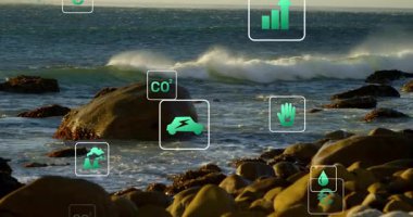 Rocky sahili yeşil veri simgelerine başlıyor. Sürüklenerek kayboluyor. Eko verilerini göstermek için kayboluyor. Sahil şeridi, manzara, çevre, veri görselleştirme, teknoloji, sürdürülebilirlik, sükunet