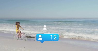 Bisikletli pedallar, sosyal medya için konfetileri 95 'e çıkaran takipçi sayım baloncukları başlatıyor. Boş zaman, açık hava, hayat dolu, genç yaşam tarzı, macera, huzur.