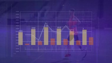 Sporcu sahada top sürüyor, grafikler düşüyor, spor performans ölçümlerini takip ediyor. Spor analizi, performans takibi, atletizm eğitimi, spor bilimi, dijital ölçüler, fitness izleme, stadyum ortamı