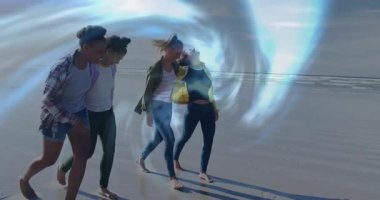 Dört kadın parıldayan girdabı takip ederek sahilde yürüyor ve teknoloji portalını keşfediyor. Macera, dostluk, keşif, mistik, dinamik, canlı, doğa