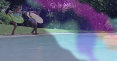 Kardeşler bilardoya koşan yüzüklerle bakışır suya atlar, sağlık için canlandırma yapar. Aile, çocukluk, boş zaman, açık hava, eğlence, coşku, eğlence