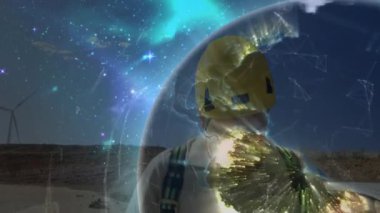 Saha teknisyenleri tablet üstüne tablet tıklayarak rüzgar enerjisini takip ediyor. Yenilenebilir, yenilikçi, güneş enerjisi, teknoloji, açık hava, manzara, profesyonel