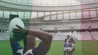 Rugby oyuncusu 2 işaret veriyor, kaldırıcılar Jumper 'ı kaldırırken animasyon topu sahası fırlatıyorlar. Sporcular, takım çalışması, aksiyon, stadyum, rekabet, dinamik, güç