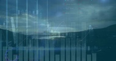 Şafak vakti kıyı şeridi statik, yarı saydam finansal grafikler azalıyor, yükseliyor ve değişmekte olan eğilimleri gösteriyor. Deniz manzarası, finansal, veri, analitik, modern, soyut, teknoloji