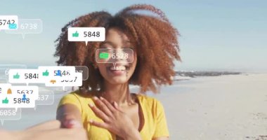 Kadın partner elini tutuyor ve kumsalda kameraya doğru uzanıyor. Dönen pazarlama simgeleri yaratıyor. Romantik, kutlama, bağlantı, canlı, canlı, açık hava, mutlu