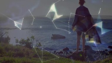 Okyanus batımında bir kadın parlayan kürede birleşen çokgenleri seyrediyor ve teknoloji ağını resmediyor. Fantezi, ortam, vizyon sahibi, gelecekçi, dinginlik, keşif, yenilik