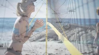 Rakibi plaj ağında tarayan bayan sporcu, spor analitiği haritalama ölçümlerini etkinleştiriyor. Sporcu, spor, eylem, performans, iklim, teknoloji, fitness