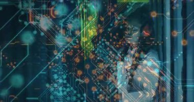 Devre değişimi, teknoloji sahnesinde ilham ararken kadının duruşunu ortaya çıkarıyor. Gelecek, teknoloji, yenilik, dijital, bağlantı, modern, tefekkür