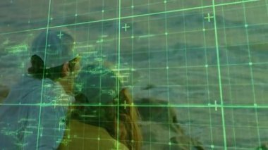 Gelişmekte olan yeşil şebeke, taramalı öpüşen çiftler, kararan kıyı formları, ağ oluşturuyorlar. Romantik, bağlantı, dinginlik, dijital, teknoloji, füzyon, samimiyet