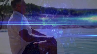 Kıdemli adamın sonsuzluk havuzuna ayak basması tarama veri numaralarını gösteren teknolojinin örtüşmesine neden oluyor. Lüks, rahatlama, teknoloji, dinginlik, rahatlık, modern manzara