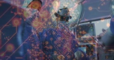 Tıbbi cerrahlar forseps alırlarken dijital kaplama zayıflıyor, monitörü hassasiyete ayarlıyorlar. Cerrahi, tıbbi, operasyon, sağlık, takım çalışması, yenilik, klinik