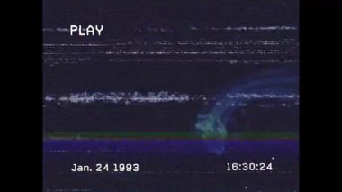 24 Ocak 1993 16: 30: 22 VHS PLAY göstergesi statik yoğunlaşmayı gösteriyor sonra filizler kıvrılıyor. Özet, arıza, dijital, akışkan, hareket, durağan, animasyon