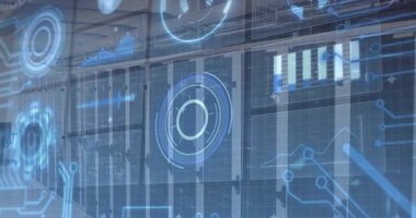 Sistem holografik kaplamayı başlatıyor sunucu rafları üzerinde canlandırma, grafikler güncelleme metrikleri ile. Teknoloji, yenilik, veri, analitik, dijital, fütüristik, ağ